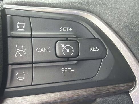 Used 2024 Jeep Grand Cherokee Limited w/ Black Appearance Package AWD/4WD image 46