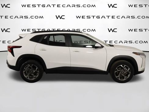 Used 2025 Chevrolet Trax LT FWD image 44