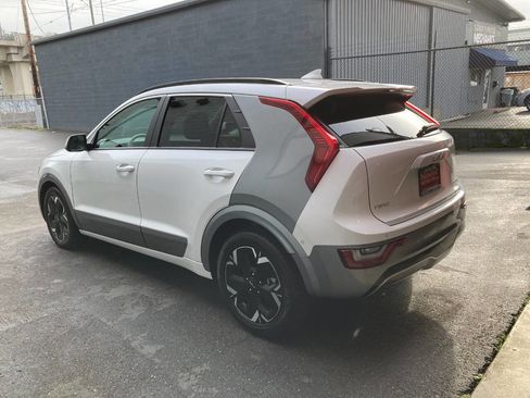 Used 2023 Kia Niro Wave w/ Wave Preserve Package image 5