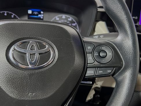 Used 2025 Toyota Corolla LE FWD image 20
