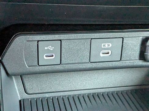 New 2026 Toyota Prius Plug-In Hybrid FWD image 19