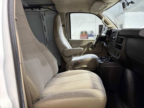 Used 2017 Chevrolet Express 2500 image 25