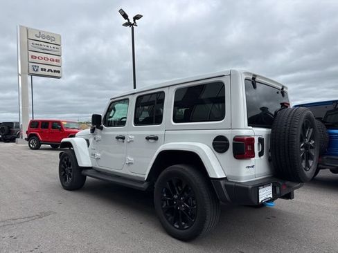 Used 2023 Jeep Wrangler Unlimited Sahara w/ Cold Weather Group AWD/4WD image 5