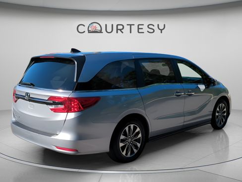 Certified 2024 Honda Odyssey EX-L image 7