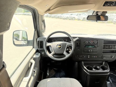 Used 2020 Chevrolet Express 3500 LT w/ LT Preferred Equipment Group RWD image 24