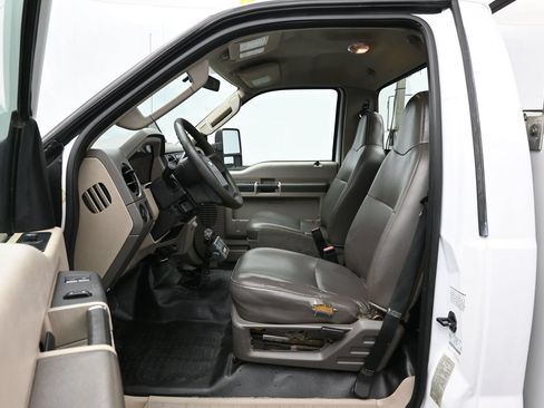 Used 2009 Ford F550 2WD Regular Cab Super Duty image 8