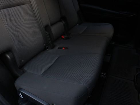 Used 2016 Toyota Highlander LE image 22