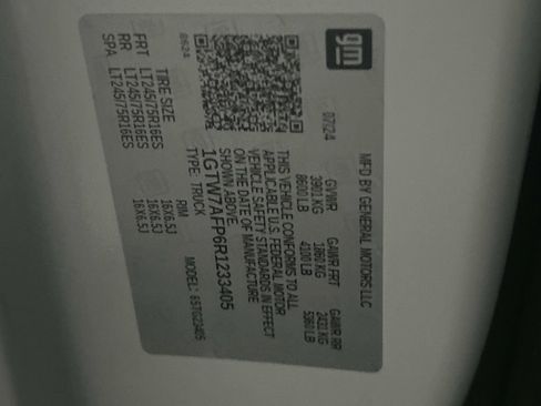 Used 2024 GMC Savana 2500 w/ Driver Convenience Package image 31