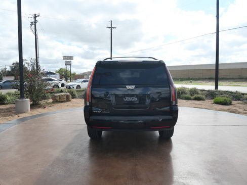 Used 2019 Cadillac Escalade Platinum w/ Escalade Sport Edition image 3