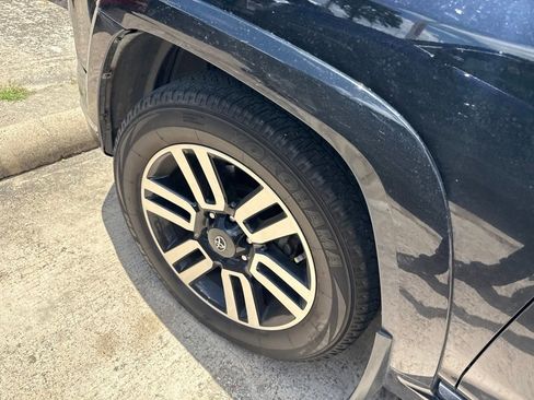 Used 2021 Toyota 4Runner Limited RWD image 10