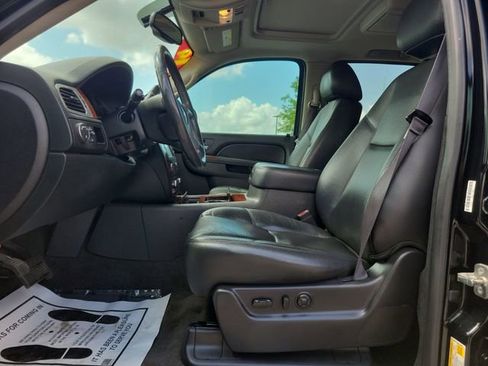 Used 2014 Chevrolet Suburban LTZ RWD image 17