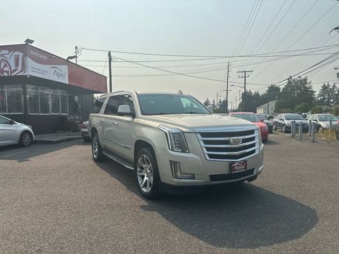 Used 2016 Cadillac Escalade ESV Luxury AWD/4WD image 3