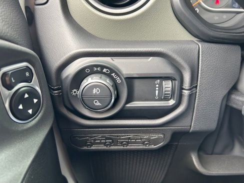 Used 2025 Jeep Gladiator Mojave AWD/4WD image 67