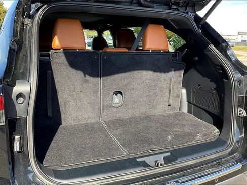 Used 2024 Toyota Highlander Platinum image 12