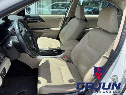 Used 2017 Honda Accord Touring image 6