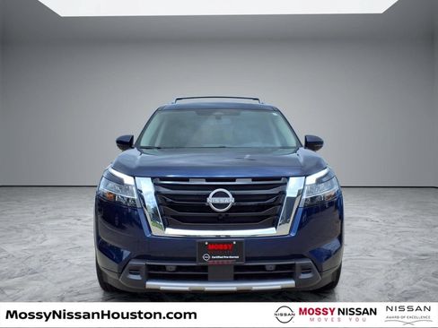 Used 2024 Nissan Pathfinder SL AWD/4WD image 3