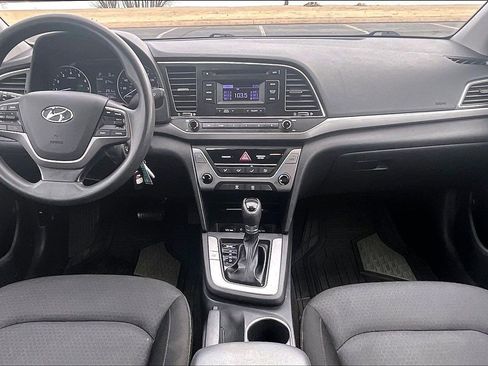 Used 2018 Hyundai Elantra SE image 12