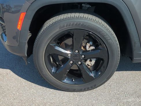 Used 2022 Jeep Grand Cherokee Altitude image 12