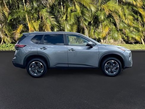 Used 2024 Nissan Rogue SV FWD image 3