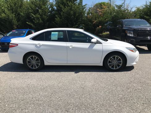 Used 2015 Toyota Camry SE FWD image 8