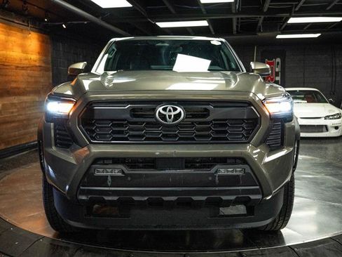 Used 2025 Toyota Tacoma TRD Off-Road w/ TRD Off Road Upgrade Package image 4