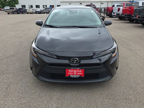 Used 2024 Toyota Corolla LE FWD image 3