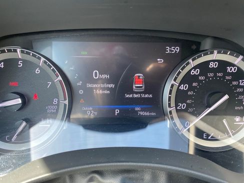Used 2021 Toyota Highlander XLE AWD/4WD image 13