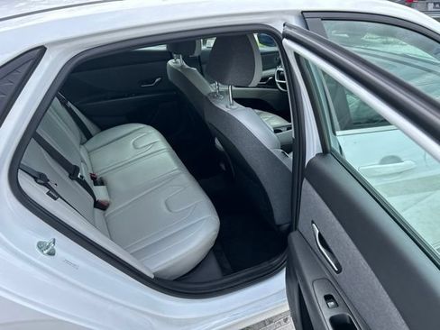Used 2025 Hyundai Elantra Limited FWD image 8