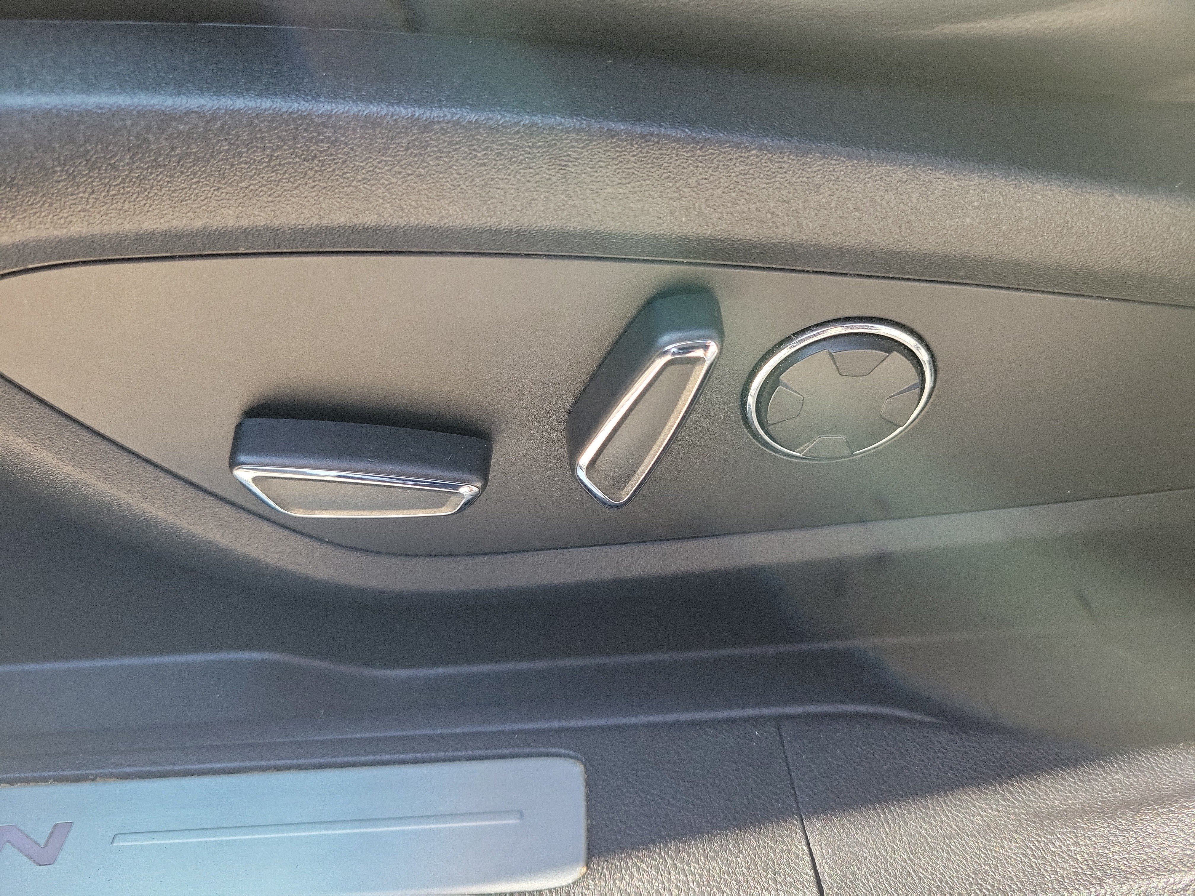 Used 2019 Lincoln MKC Reserve FWD image 15