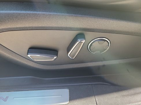Used 2019 Lincoln MKC Reserve FWD image 15