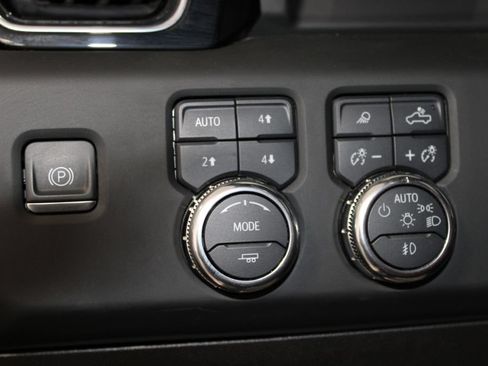 Used 2024 GMC Sierra 2500 Denali Ultimate AWD/4WD image 38