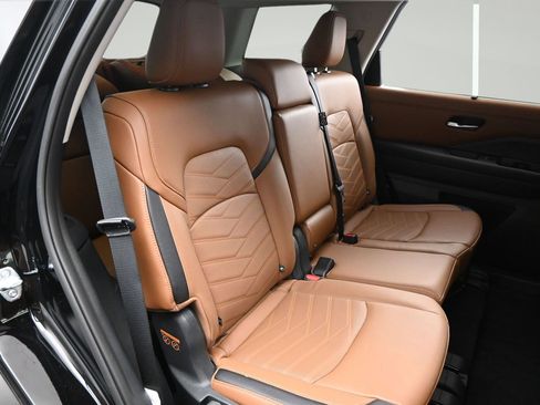 Certified 2025 Nissan Pathfinder Platinum w/ Cargo Package FWD image 13