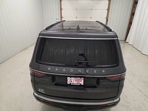 Used 2023 Jeep Wagoneer 4WD w/ Premium Group I image 5