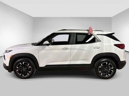 Used 2022 Chevrolet TrailBlazer LT w/ Convenience Package FWD image 2