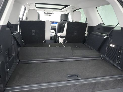 Used 2025 Lincoln Navigator Reserve AWD/4WD image 9