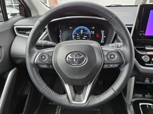 Used 2024 Toyota Corolla Cross XLE image 17