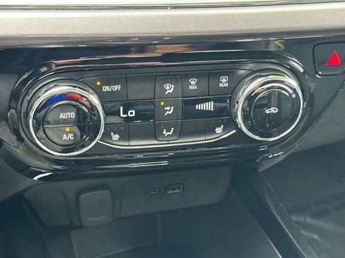 Used 2025 Chevrolet Trax ACTIV w/ Driver Confidence Package image 17