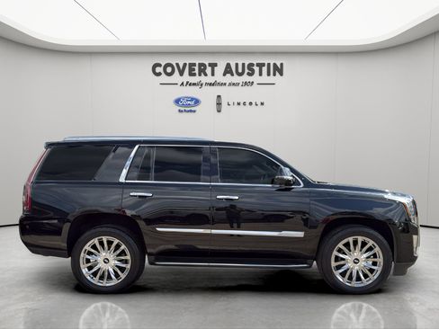 Used 2018 Cadillac Escalade Luxury image 6