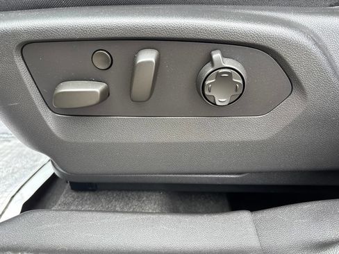 Used 2022 Buick Envision Avenir w/ Technology Package II AWD/4WD image 20