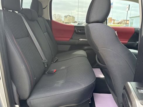 Used 2021 Toyota Tacoma SR5 AWD/4WD image 13