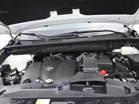 Used 2019 Toyota Highlander XLE AWD/4WD image 23