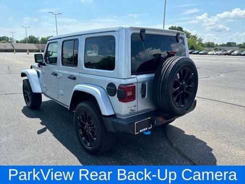 Used 2024 Jeep Wrangler Unlimited Sahara image 9