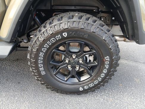 New 2025 Jeep Gladiator Sport image 16