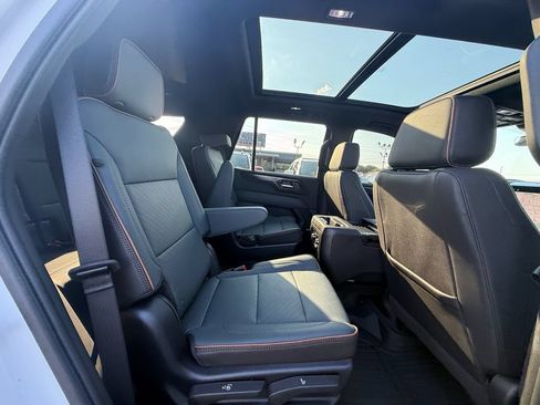 Used 2025 GMC Yukon AT4 w/ AT4 Premium Package AWD/4WD image 22
