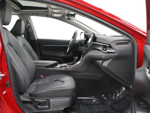 Used 2023 Toyota Camry XLE FWD image 11
