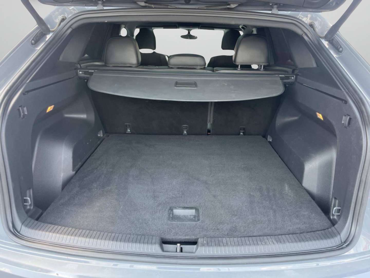 Used 2021 Volkswagen Atlas Cross Sport SE w/ Panoramic Sunroof Package FWD image 19