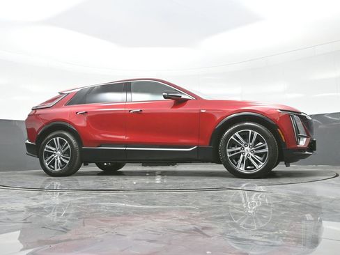 New 2026 Cadillac Lyriq Luxury image 38