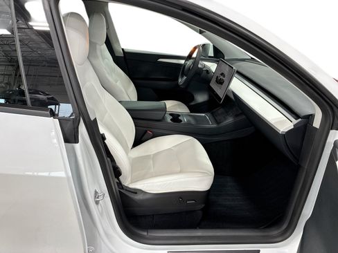 Certified 2023 Tesla Model Y Long Range AWD/4WD image 13