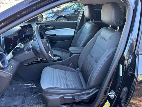 Used 2025 Chevrolet Trax LT w/ LT Convenience Package image 36