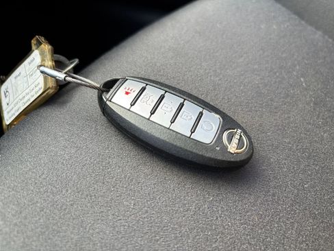 Used 2025 Nissan Altima 2.5 SV FWD image 18